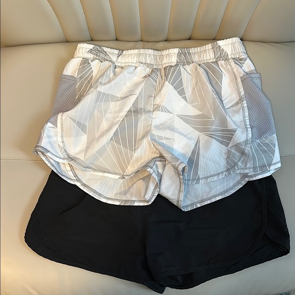 Set of 2 Xersion grey geometric pattern and Black Kid’s Shorts - M (10/12) - Picture 1 of 4